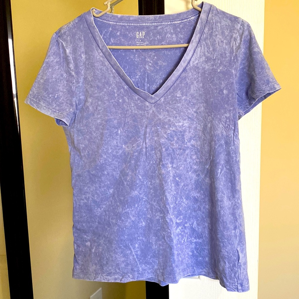 Gap simple v-neck t-shirt